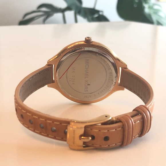 Michael Kors Rose Good watch with Leather Strap - Picture 5 of 6